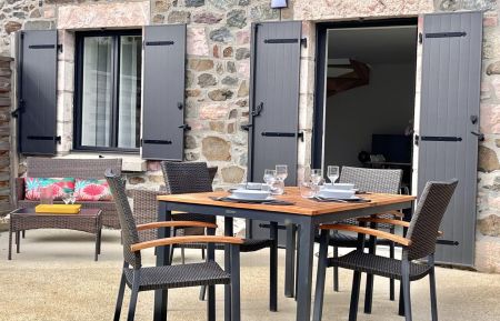 G&icirc;te n&deg;22G351052 Plurien - C&ocirc;tes d'Armor - Terrasse plein sud espace repas