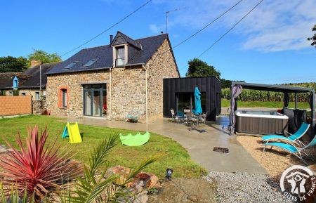 G&icirc;te n&deg;22G320704 Pl&oelig;uc-L'Hermitage - C&ocirc;tes d'Armor - photo