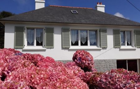 G&icirc;te n&deg;22G130942 Penv&eacute;nan - C&ocirc;tes d'Armor - maison des hortensias
