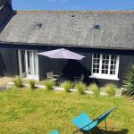 Gîte mitoyen mais sans vis à vis, terrasse plein sud de 35m2 et jardinet. Gîte mitoyen mais sans vis à vis, terrasse plein sud de 35m2 et jardinet.