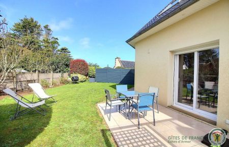 Jardin et Terrasse du gîte. Gîte n°22G122070 Perros-Guirec - Côtes d'Armor - Jardin et Terrasse du gîte.