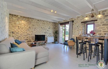 G&icirc;te n&deg;22G210709 Ploumagoar - C&ocirc;tes d'Armor - photo