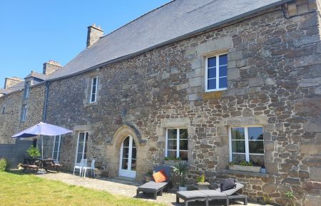 G&icirc;te n&deg;22G520215 Bourseul - C&ocirc;tes d'Armor - Fa&ccedil;ade du g&icirc;te. 