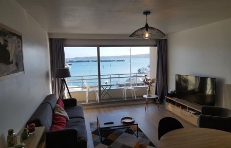 G&icirc;te n&deg;22G120378 Perros-Guirec - C&ocirc;tes d'Armor - Vue sur mer et le port de plaisance