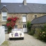 Cour pouvant accueillir 2 voitures Cour pouvant accueillir 2 voitures
