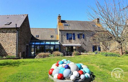 G&icirc;te n&deg;22G530213 Jugon-les-Lacs - C&ocirc;tes d'Armor - G&icirc;te Les Hautes Touches, c&ocirc;t&eacute; jardin.