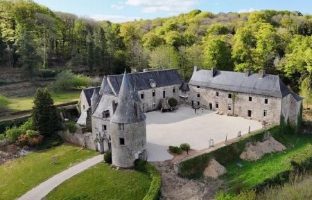 Château de la Noé Sèche au Foeil. Photo drône des propriétaires. Chambre d'hôtes n°22G320497 Le Fœil - Côtes d'Armor - Château de la Noé Sèche au Foeil. Photo drône des propriétaires.
