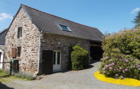 G&icirc;te n&deg;22G240102 Bulat-Pestivien - C&ocirc;tes d'Armor - vue g&eacute;n&eacute;rale