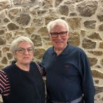 Ghislaine et Louis vous souhaitent la bienvenue à L'Emerillon et un agréable séjour Ghislaine et Louis vous souhaitent la bienvenue à L'Emerillon et un agréable séjour