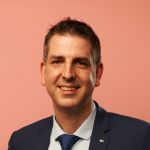 Herv&eacute; aura le plaisir de vous accueillir au g&icirc;te de la Grande Plage et de vous guider dans la d&eacute;couverte de la r&eacute;gion et de ses plus belles visites.